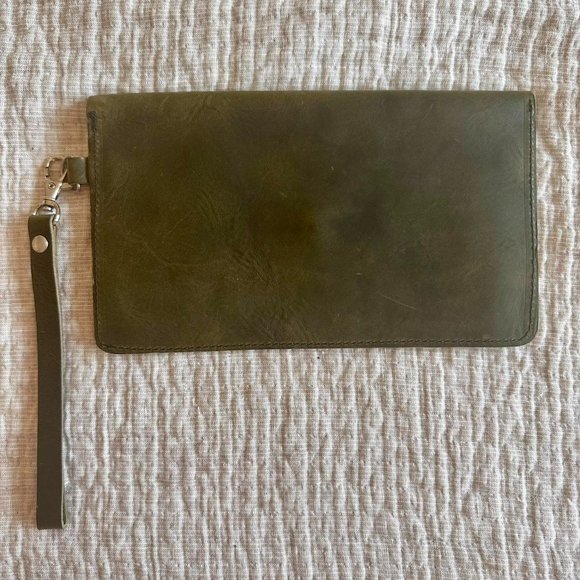 Genuine Leather Wristlet Green - Picture 2 of 6